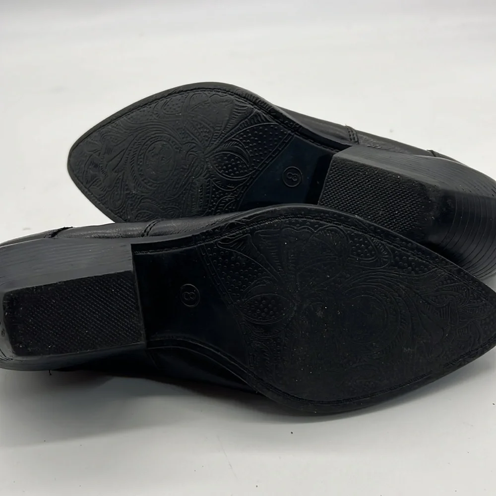 Vintage Zodiac Black Leather Ankle Bootie size 8